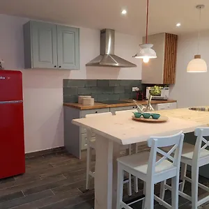 https://ideal-parelles-aptm-amb-encant-estil-mediterranichic-i.topcostabravahotels.com