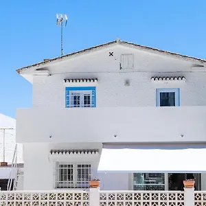 https://wonderful-villa-white-and-blue-in-the-center-of-torremolinos.1costadelsol.com